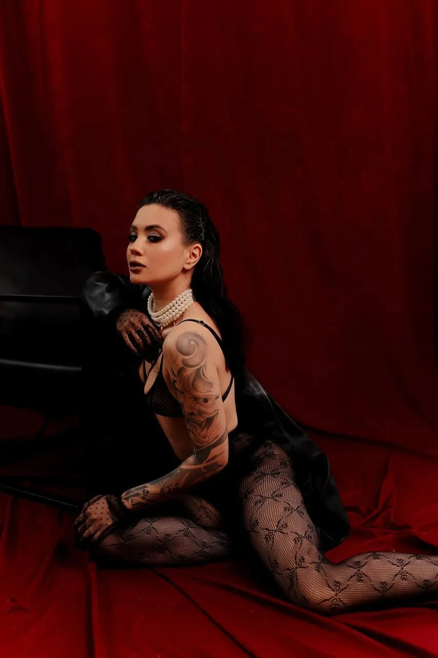 XXX Porn Photo of Nude Just_Scarlet_ 24