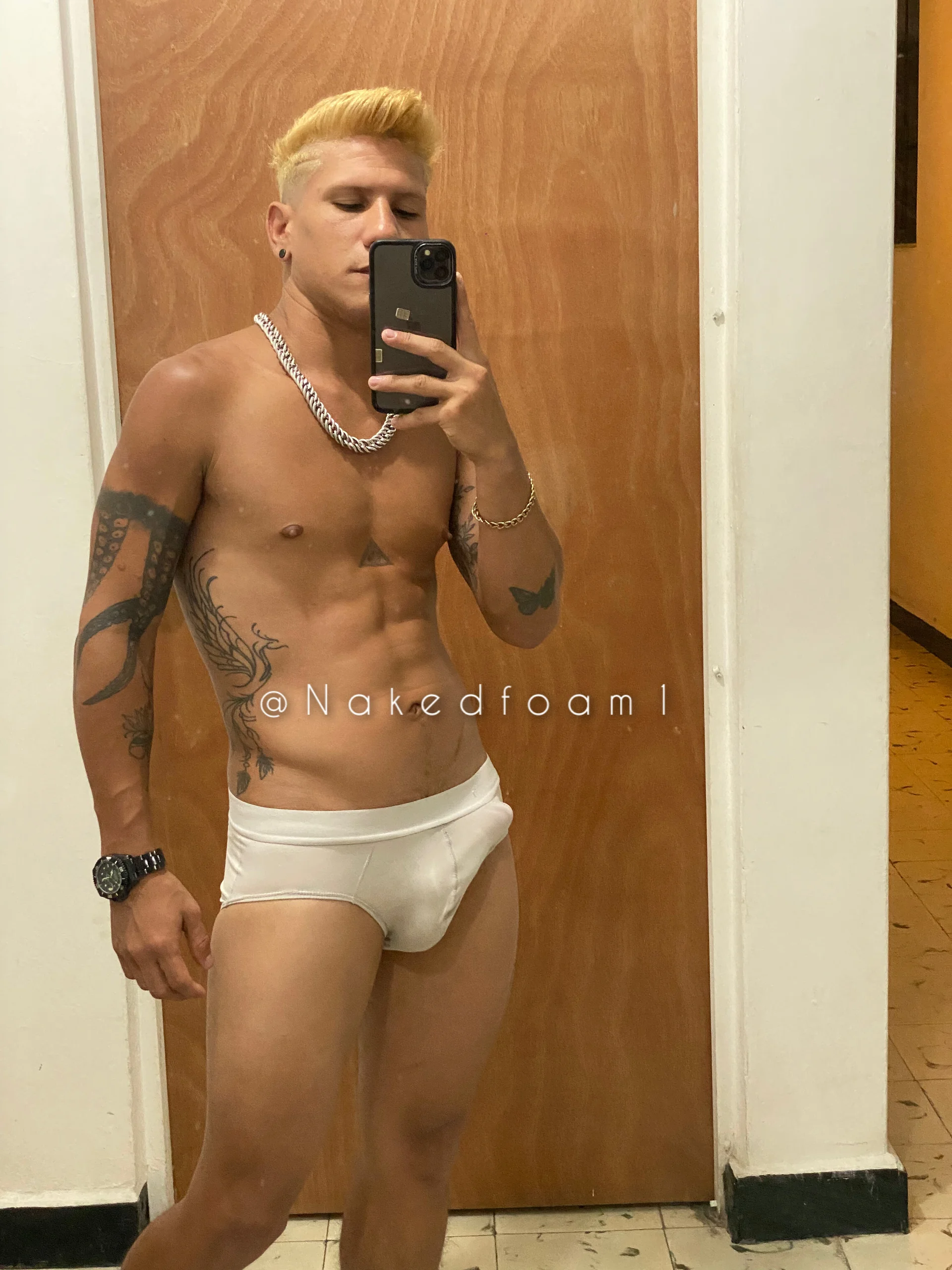 XXX Porn Photo of Nude nakedfoam1 3