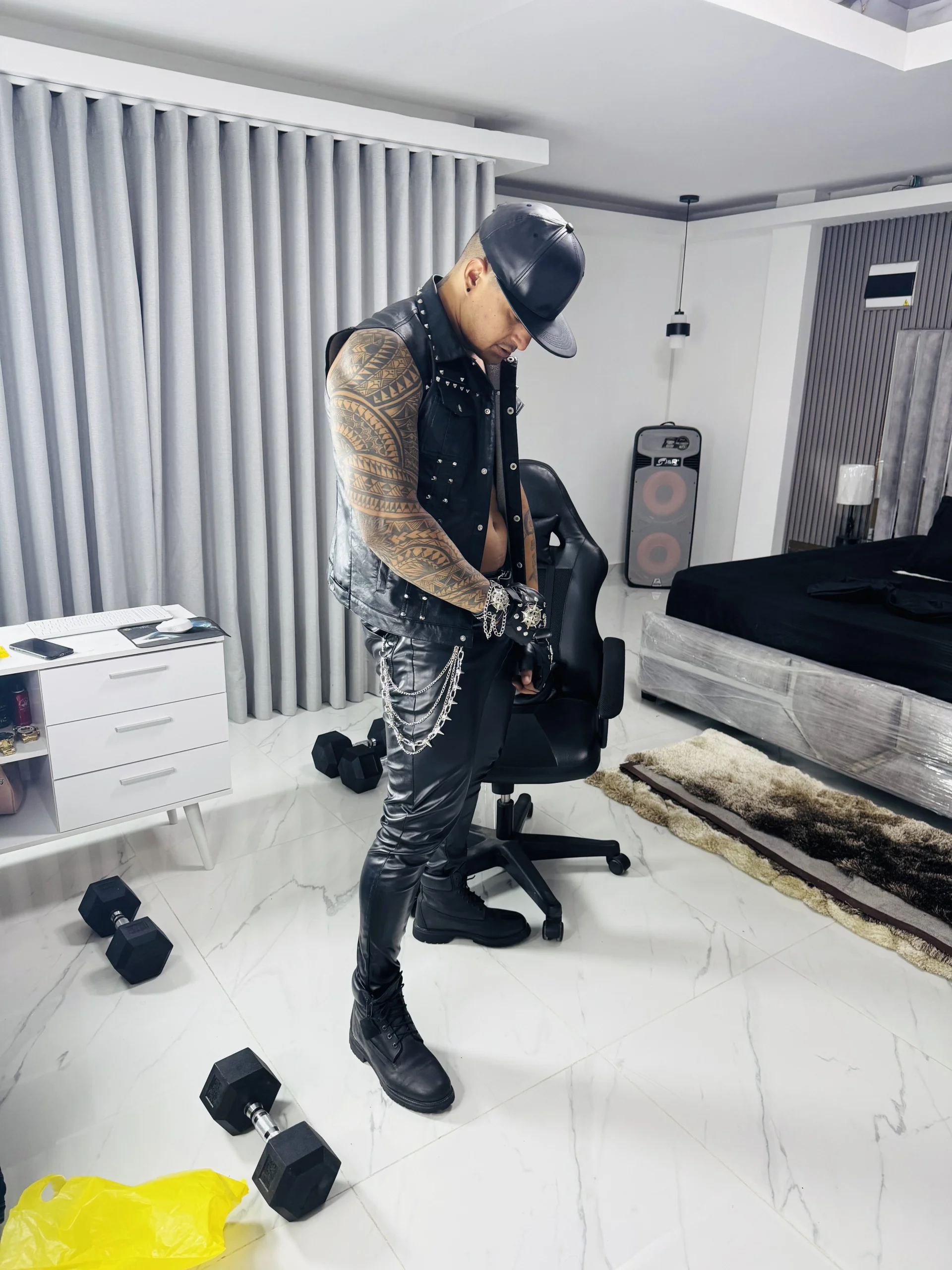 XXX Porn Photo of Nude master_leather 53