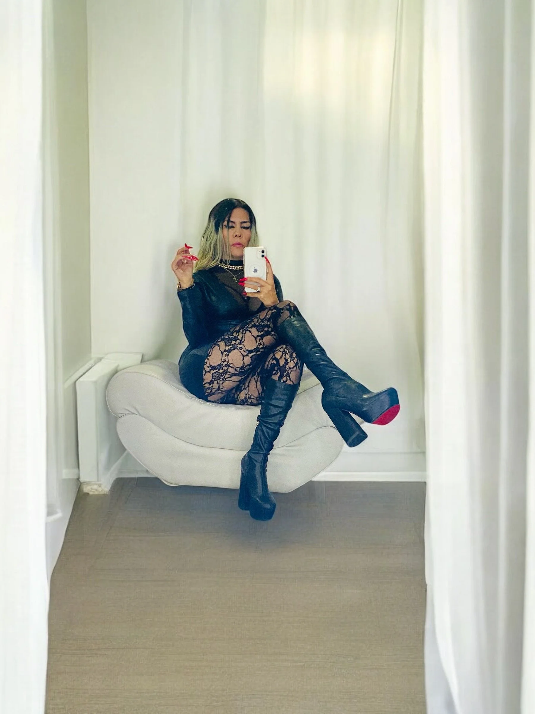 XXX Porn Photo of Nude MistressAndre 168