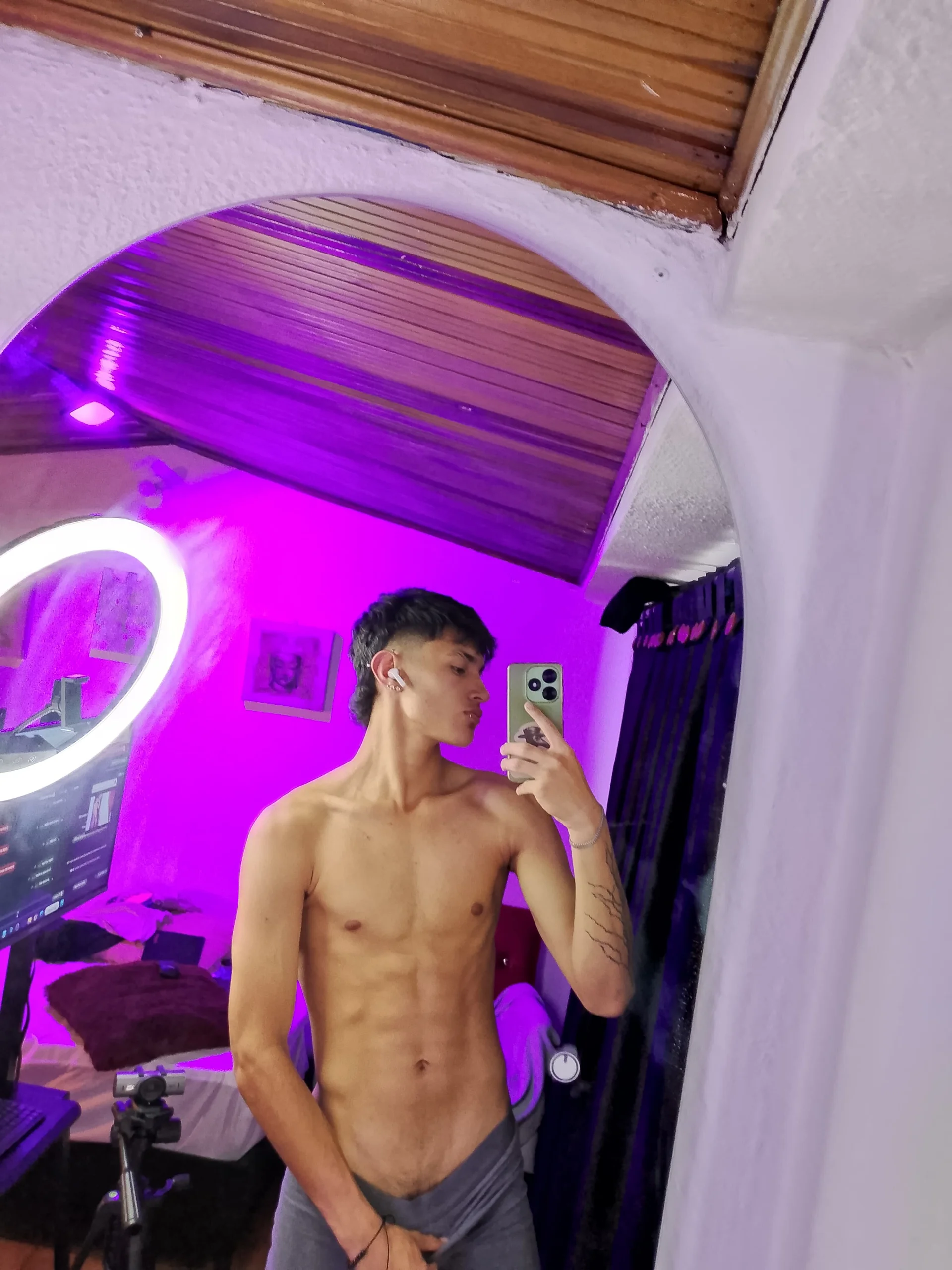 XXX Porn Photo of Nude Bastian_wolf_ 2