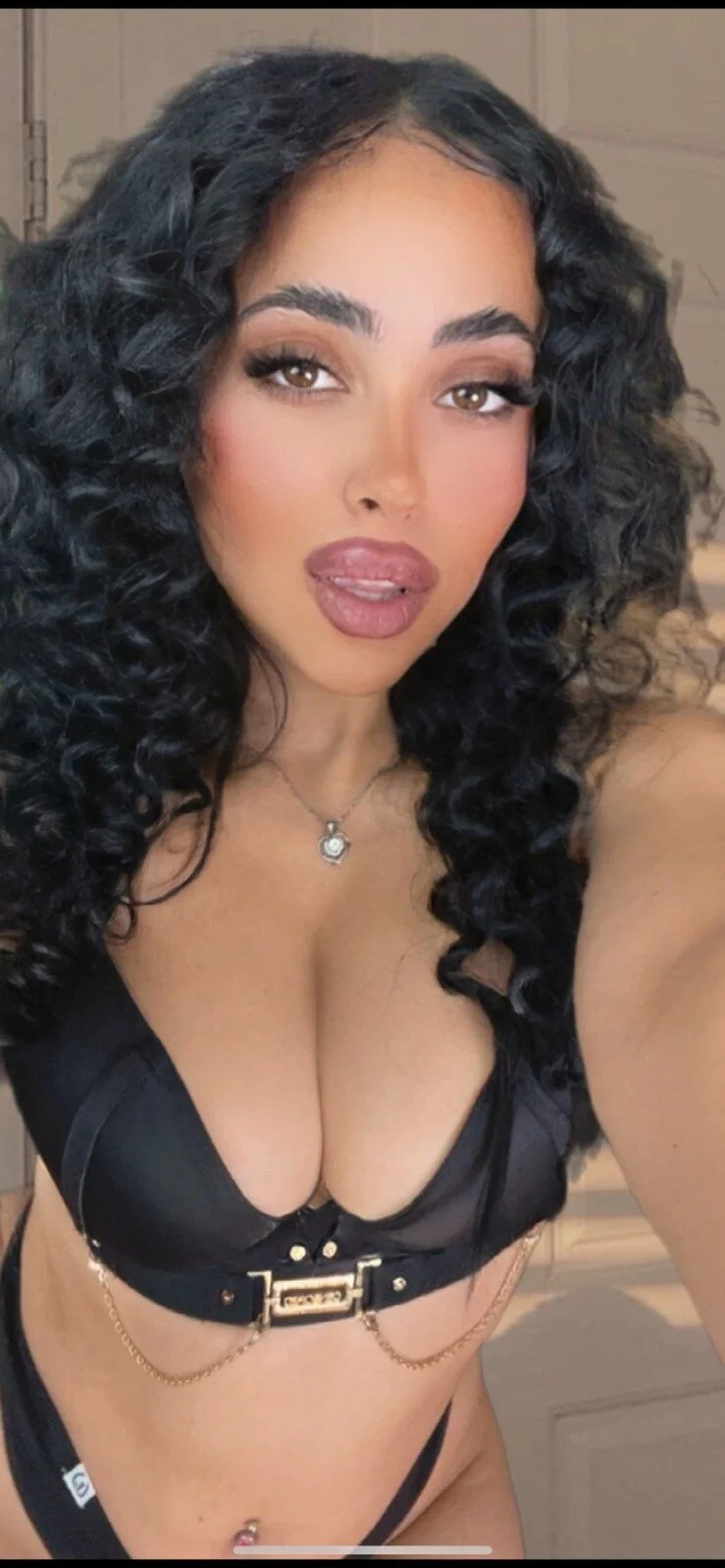 XXX Porn Photo of Nude Cupcake_Izzy 1