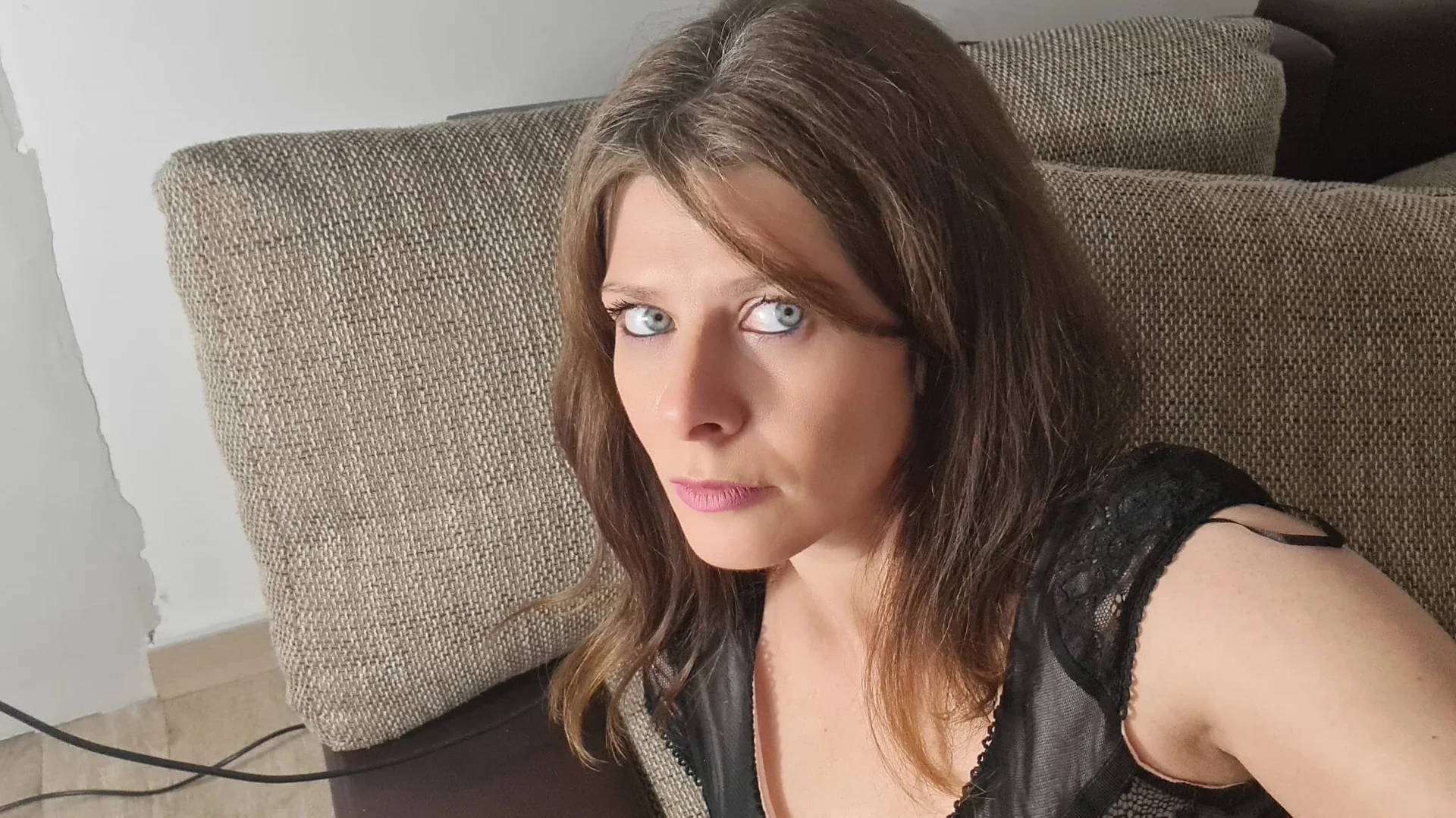 XXX Porn Photo of Nude Anne_Blueeyes 2