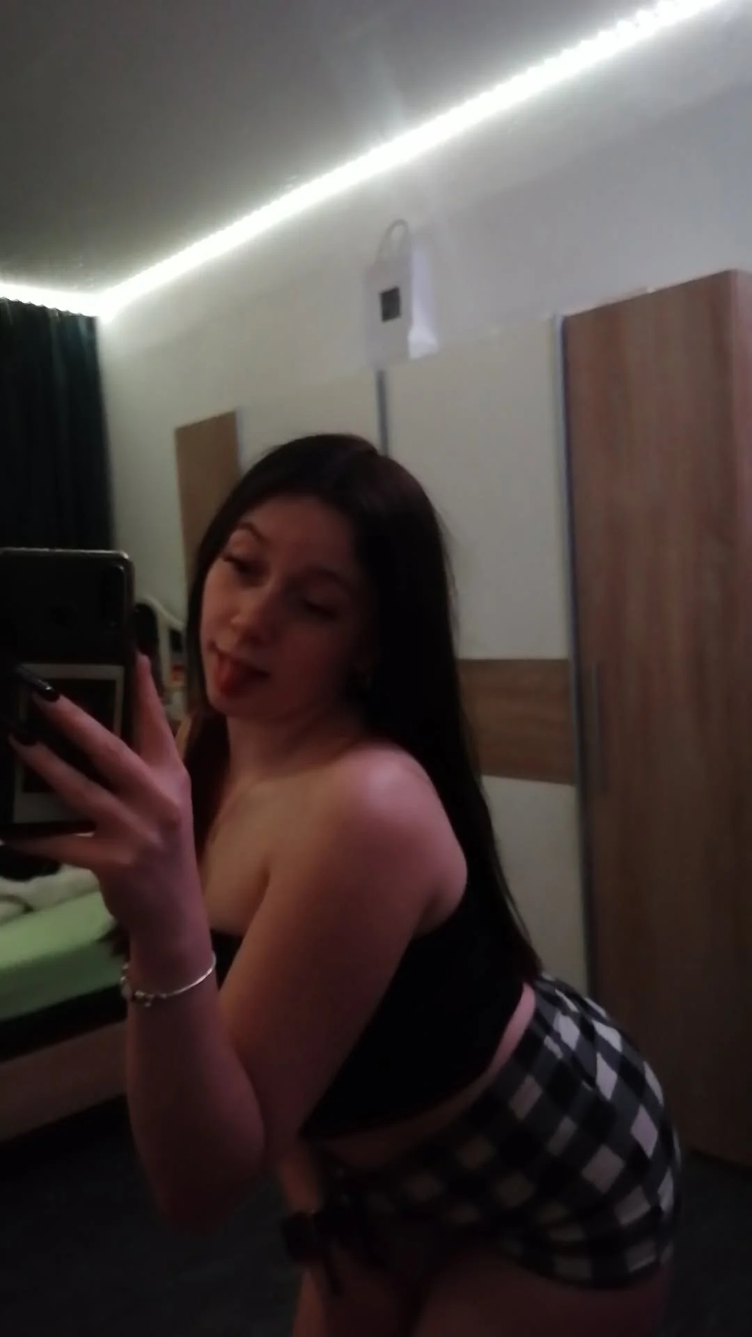 XXX Porn Photo of Nude YoungLisaa18 3
