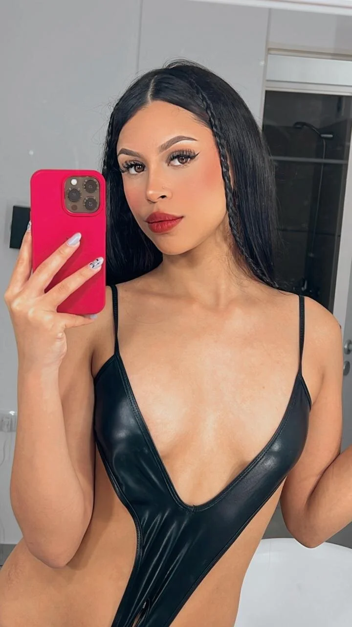 XXX Porn Photo of Nude petitevictoria 5