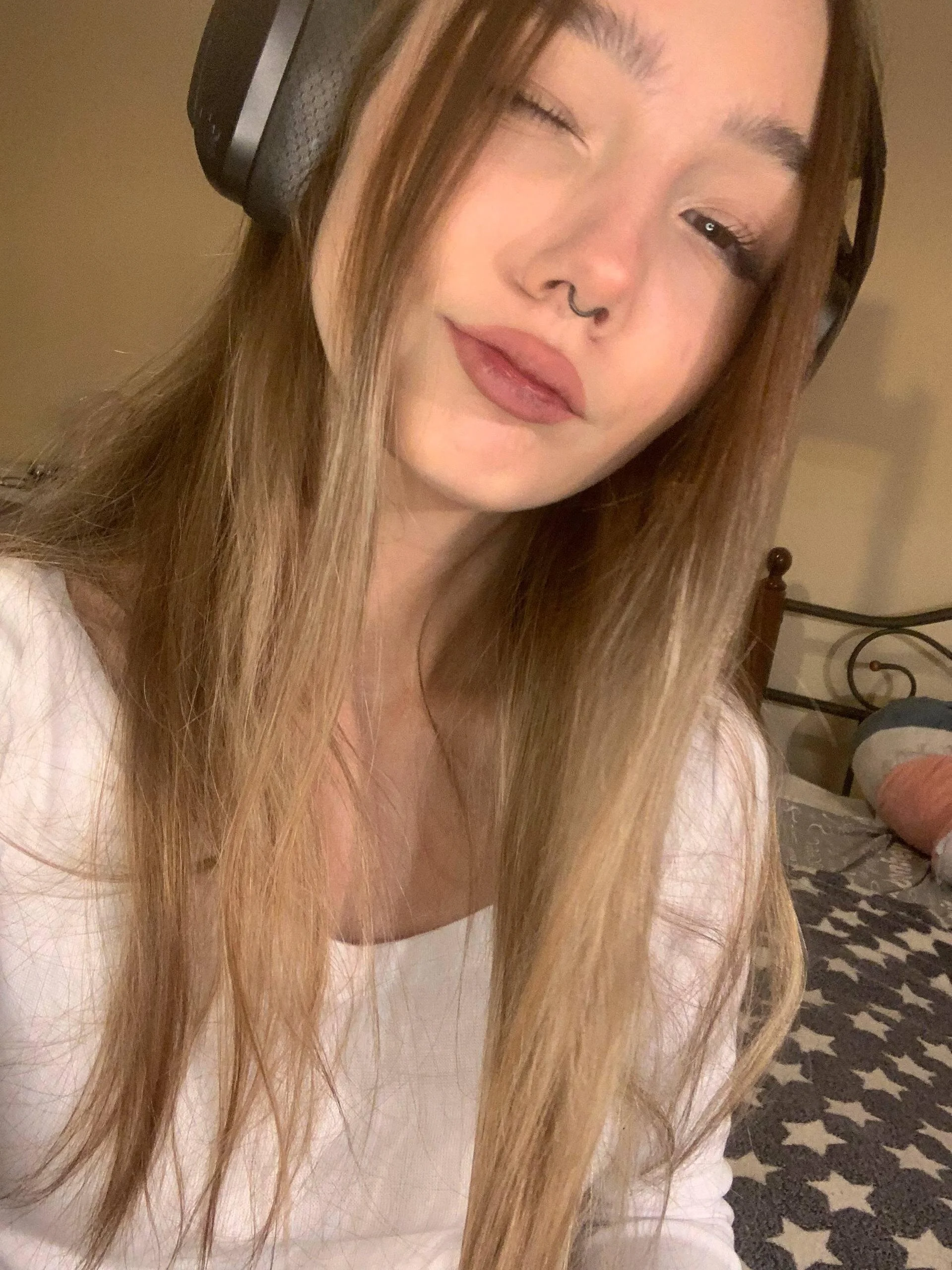 XXX Porn Photo of Nude HoneyComfy 14
