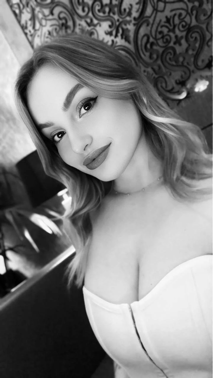 XXX Porn Photo of Nude LindsieGreyy 19