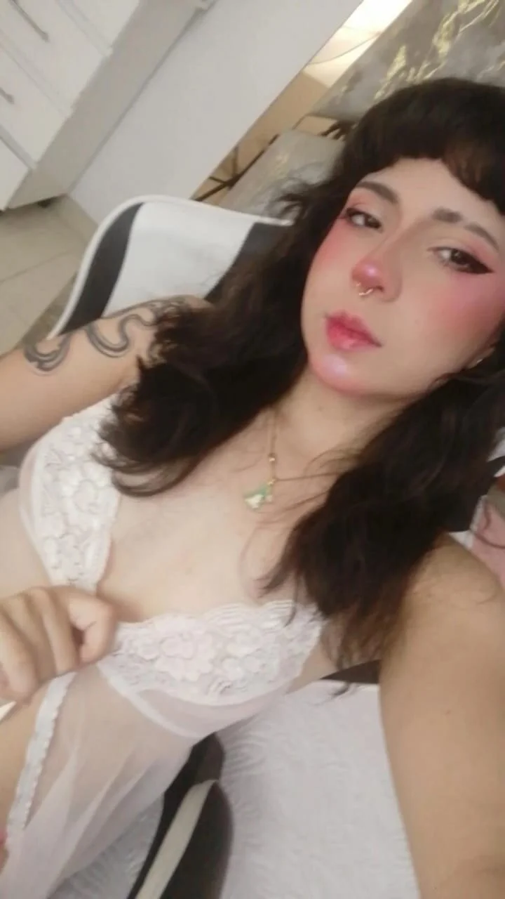 XXX Porn Photo of Nude miadavisXXX 13