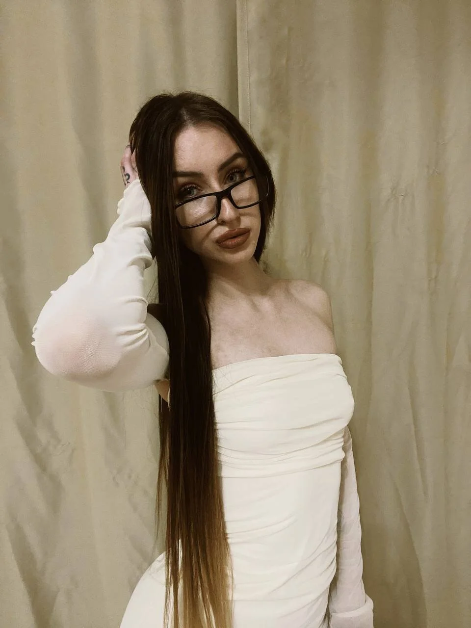 XXX Porn Photo of Nude EllieRough 2