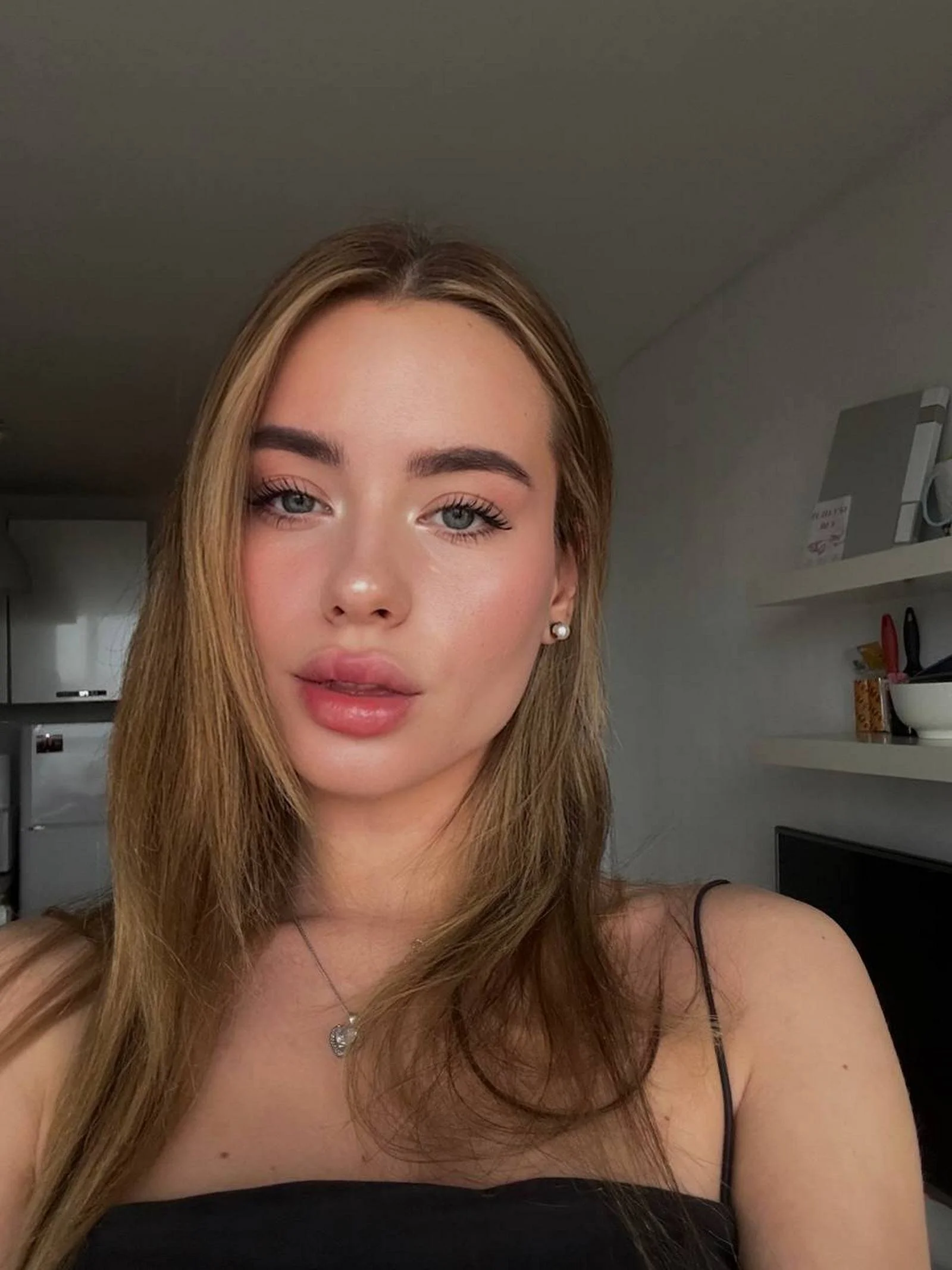 XXX Porn Photo of Nude AmelyHayes 4