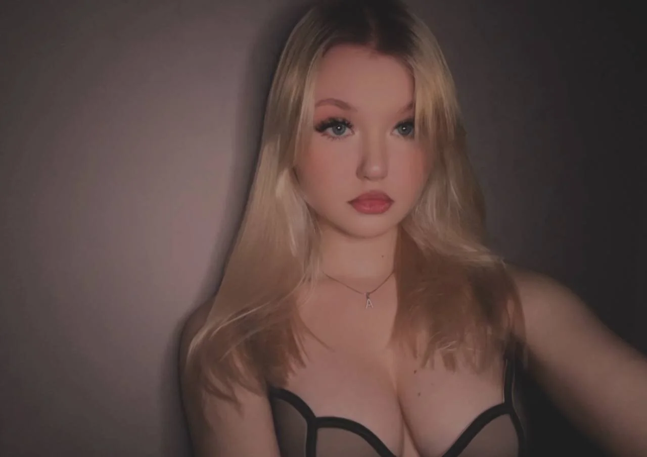 XXX Porn Photo of Nude AnnyBany 15
