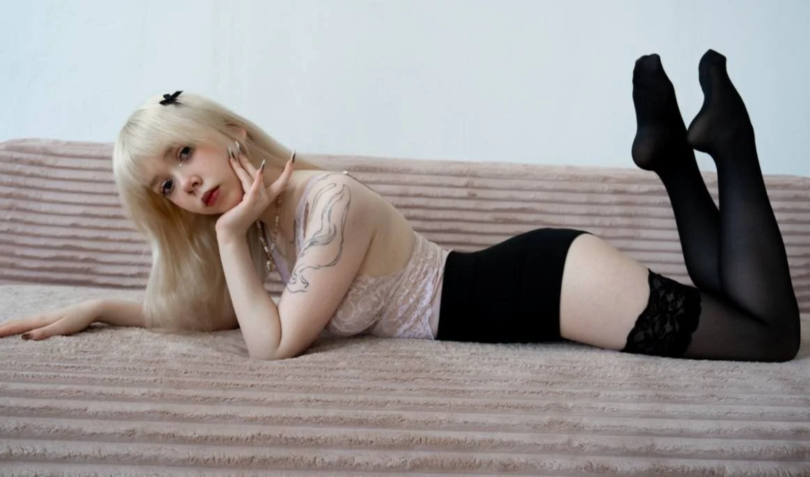 XXX Porn Photo of Nude Poison_flowers 5