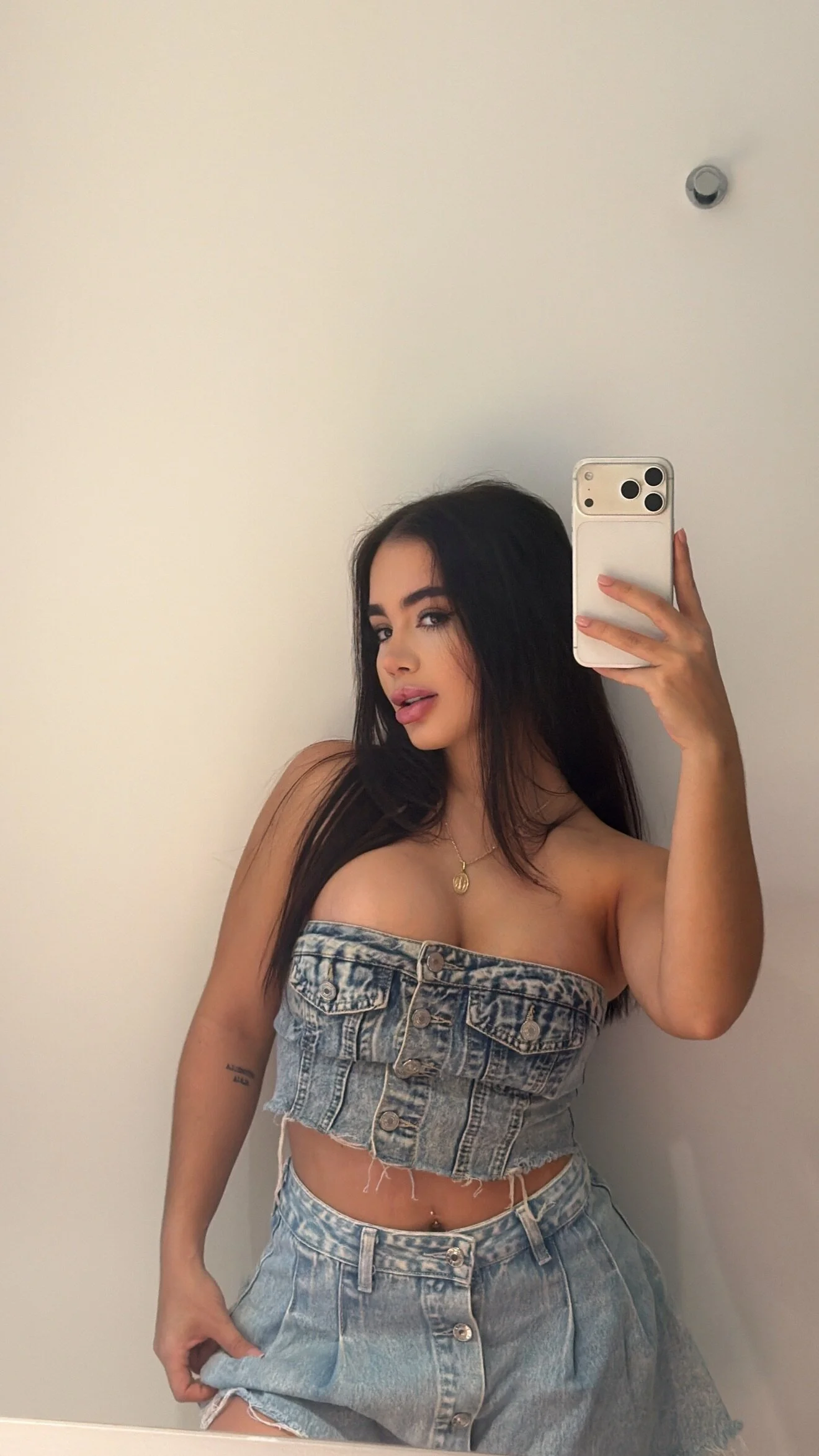 XXX Porn Photo of Nude MaddyMay_ 84