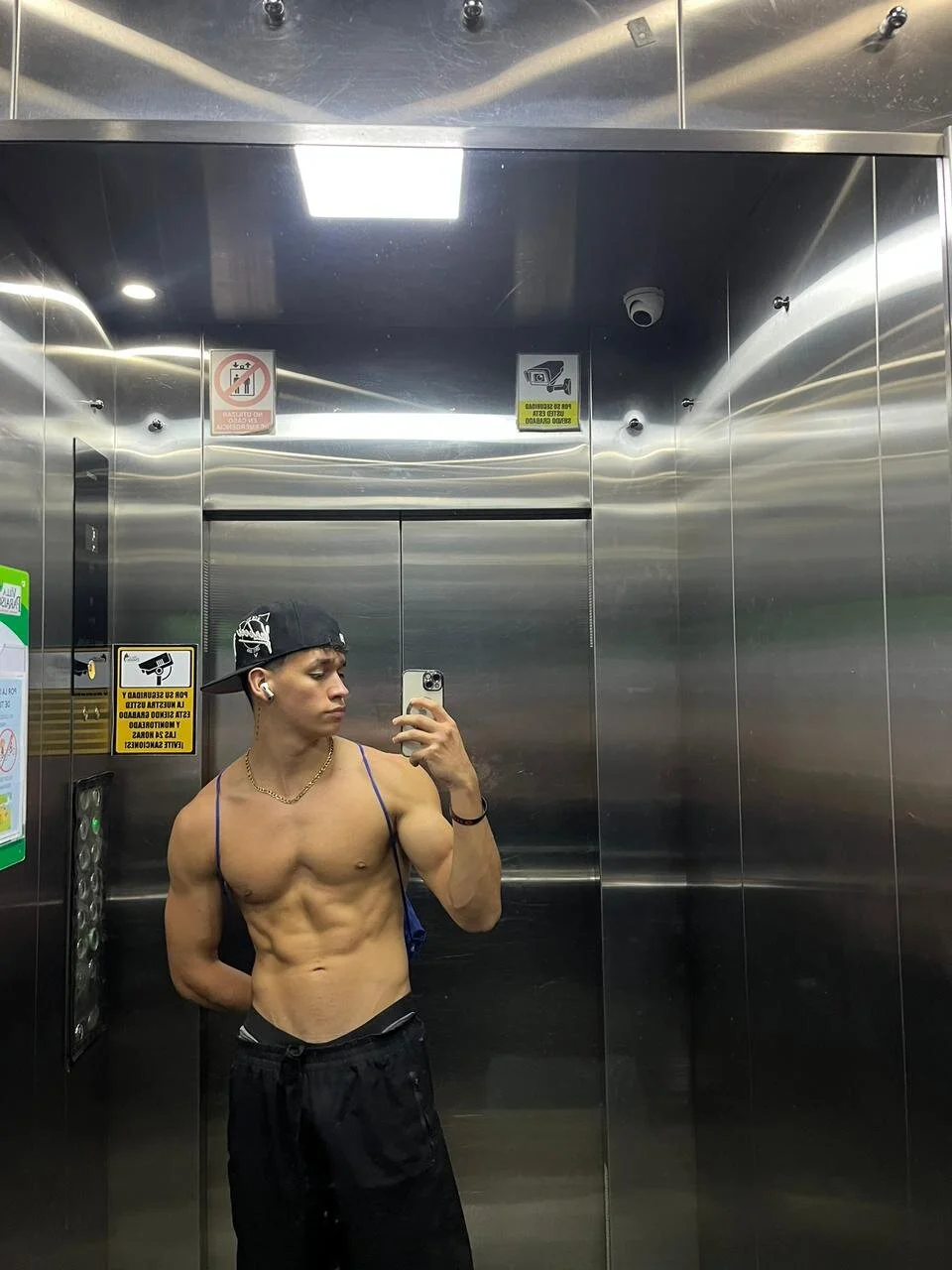 XXX Porn Photo of Nude Luke_Muscle 16