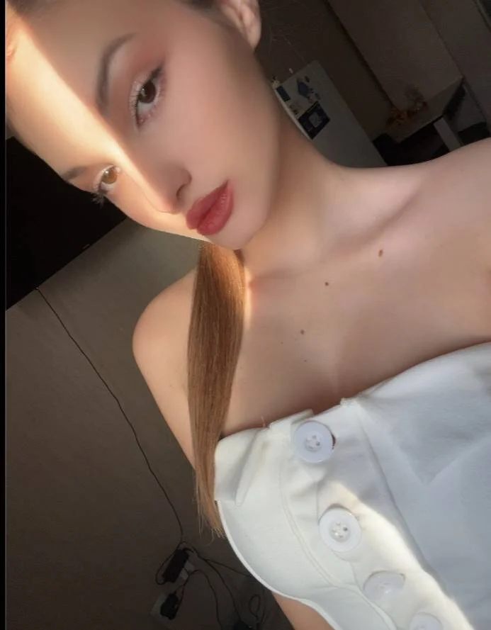 XXX Porn Photo of Nude EmllyLighty 8