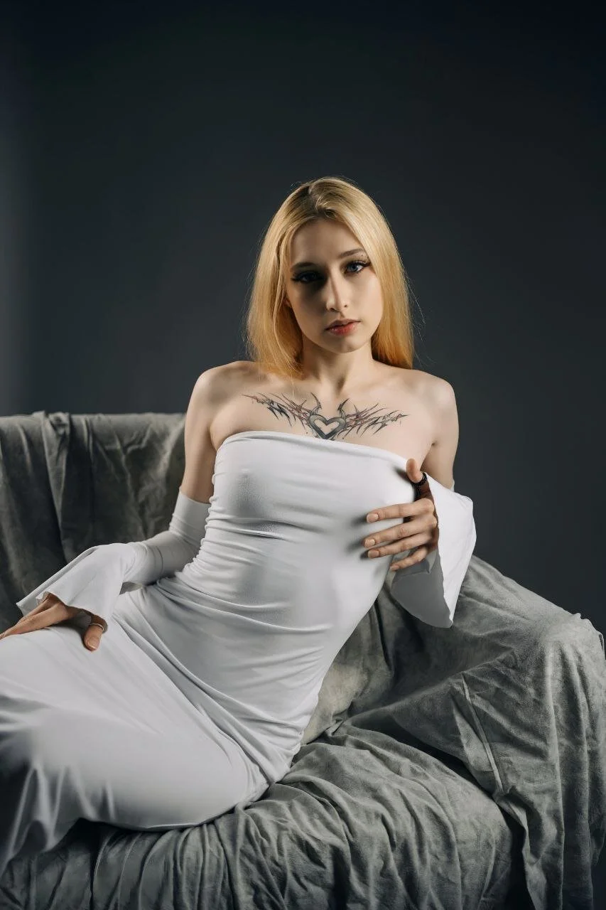 XXX Porn Photo of Nude Emma_Willson 12