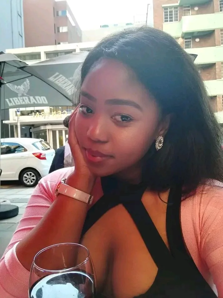 XXX Porn Photo of Nude GoldenPussyXOXO 2