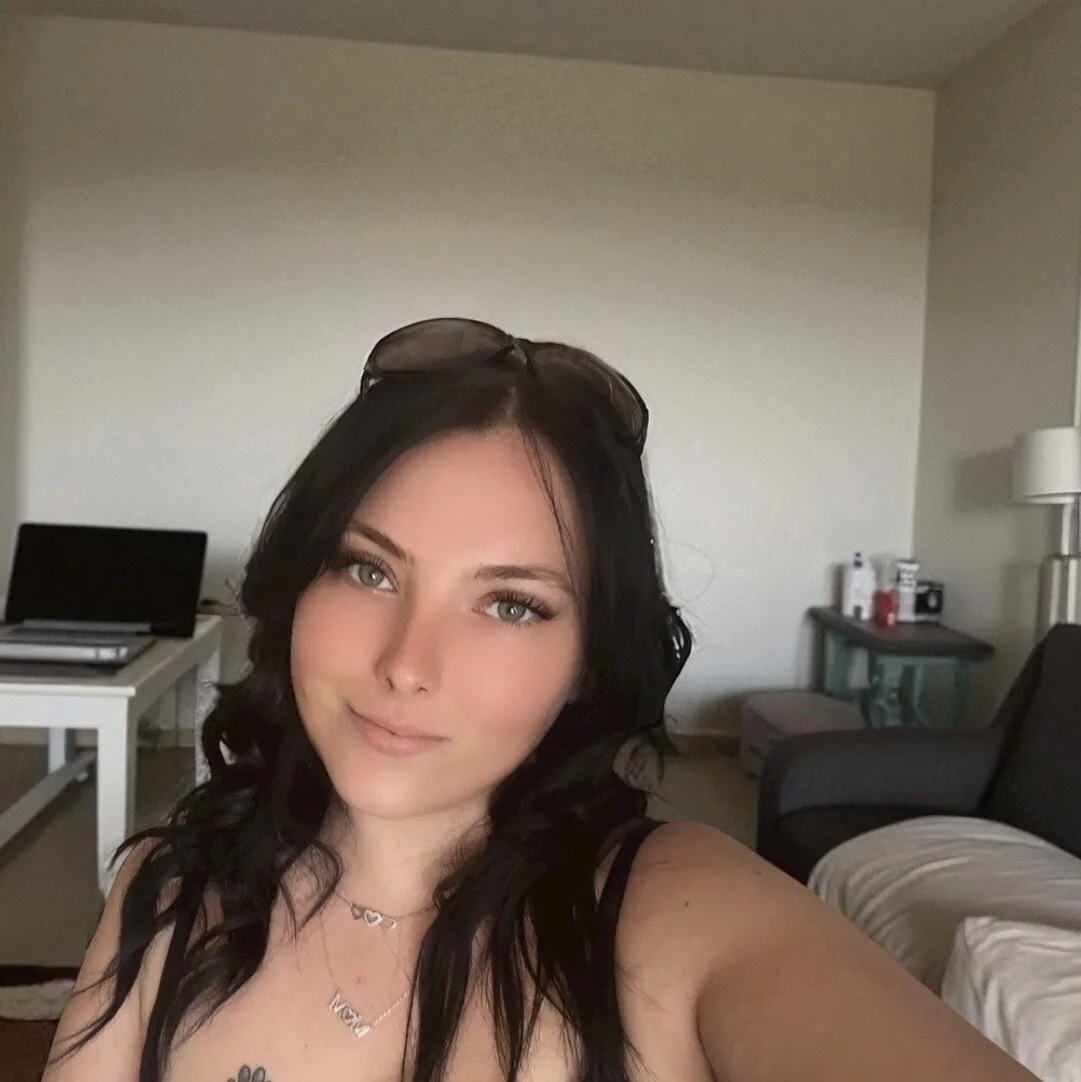 XXX Porn Photo of Nude LoveLilyX 2