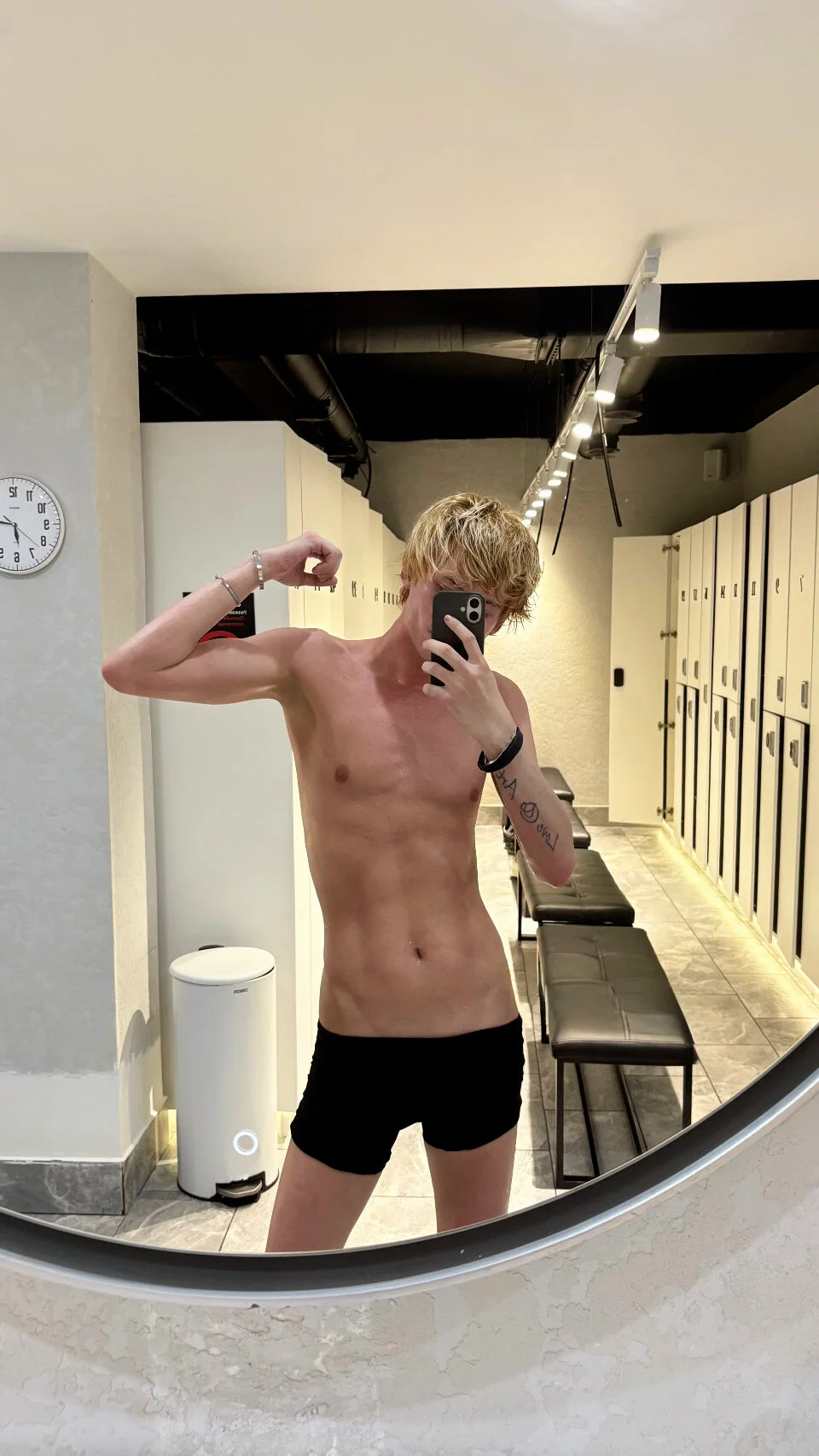 XXX Porn Photo of Nude LionBitchkovsky 4