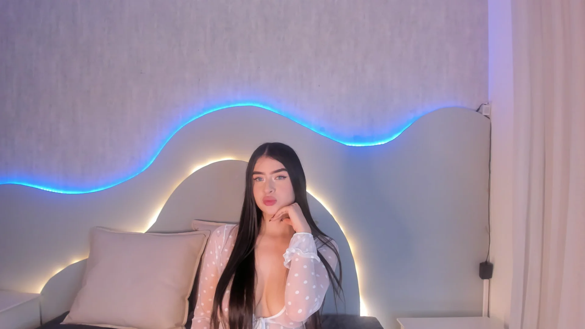 XXX Porn Photo of Nude EmiliClarke 3