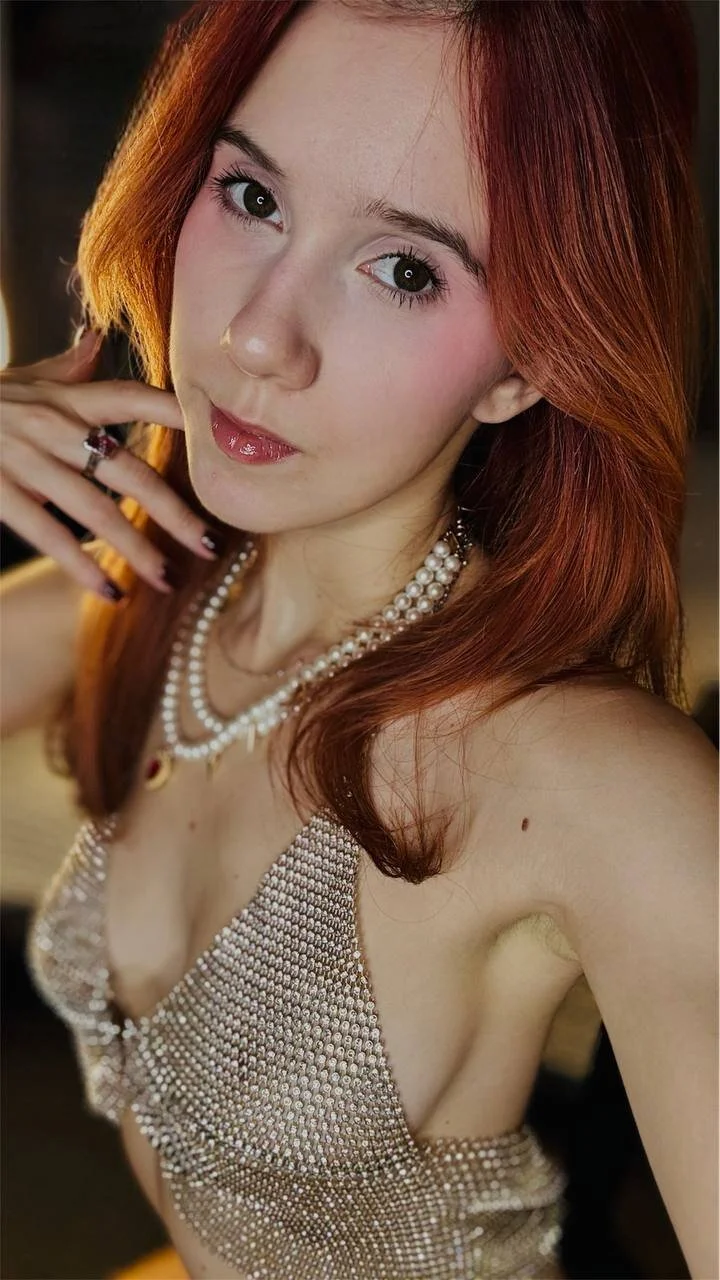 XXX Porn Photo of Nude Dearly_Emily 13