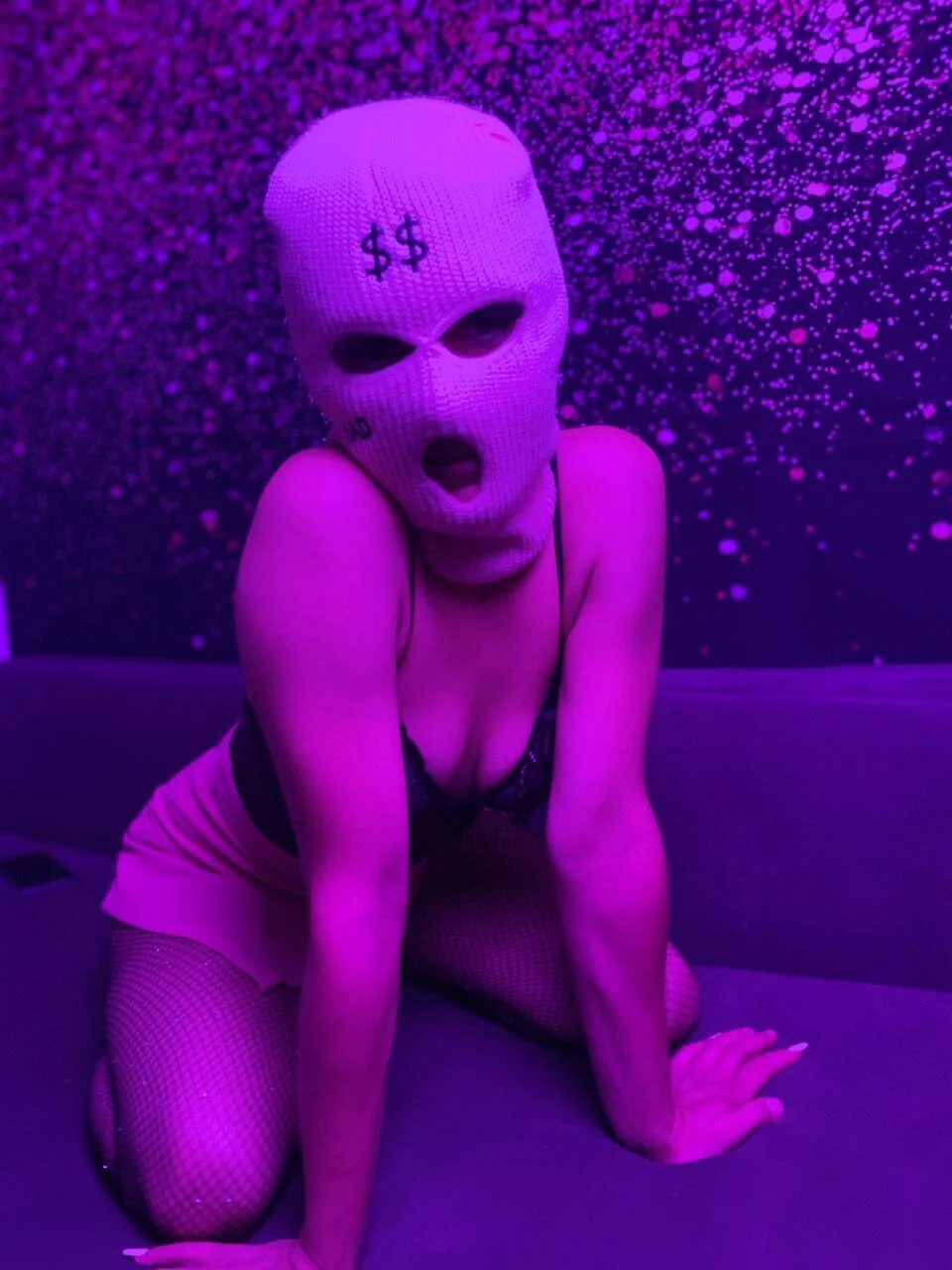 XXX Porn Photo of Nude MaskedSeductress 3