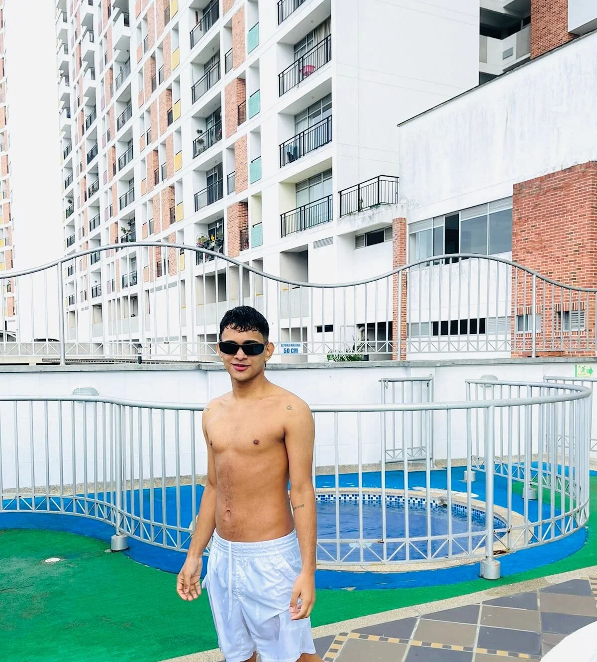 XXX Porn Photo of Nude ander_deimond_ 1