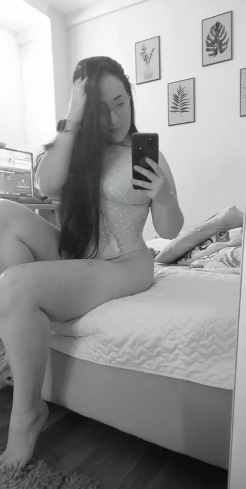 XXX Porn Photo of Nude hotpawgmilf 26
