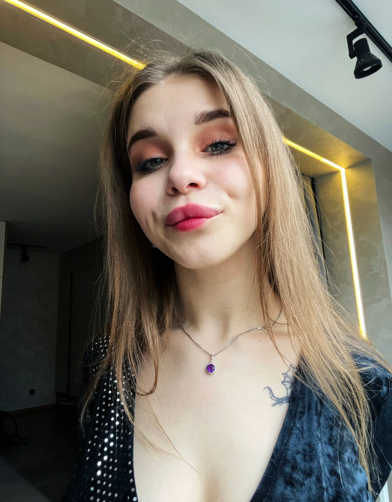XXX Porn Photo of Nude EvalKiss 4