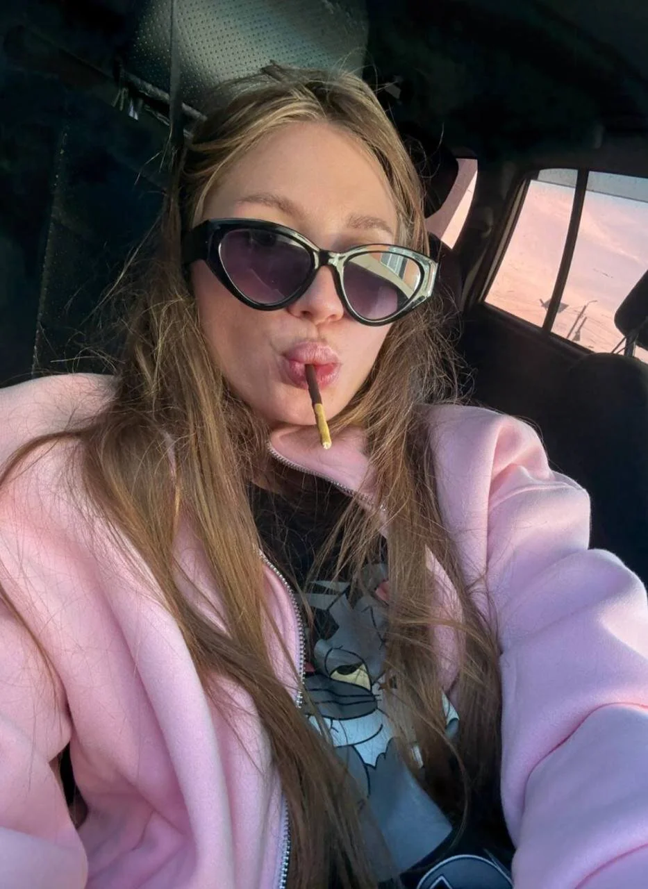 XXX Porn Photo of Nude dear_laura 2