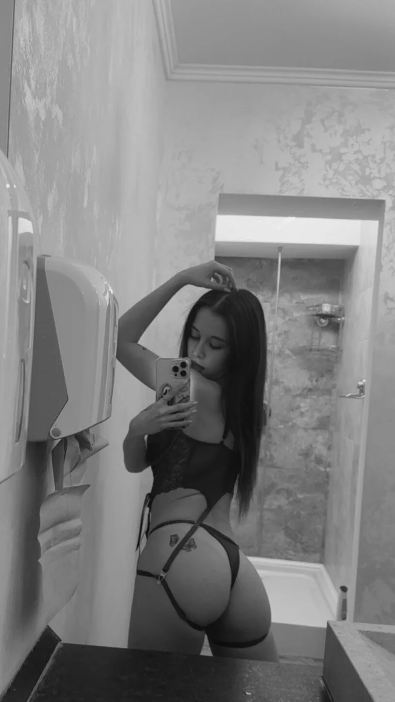 XXX Porn Photo of Nude ArielFoxy 1