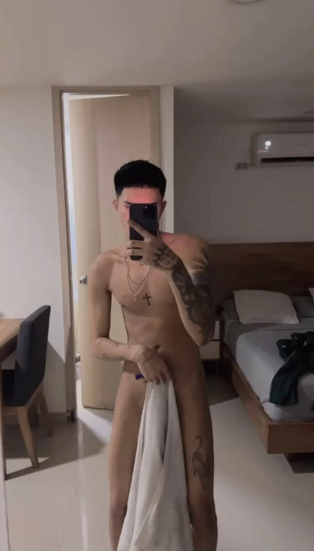 XXX Porn Photo of Nude huge_Santiago 49