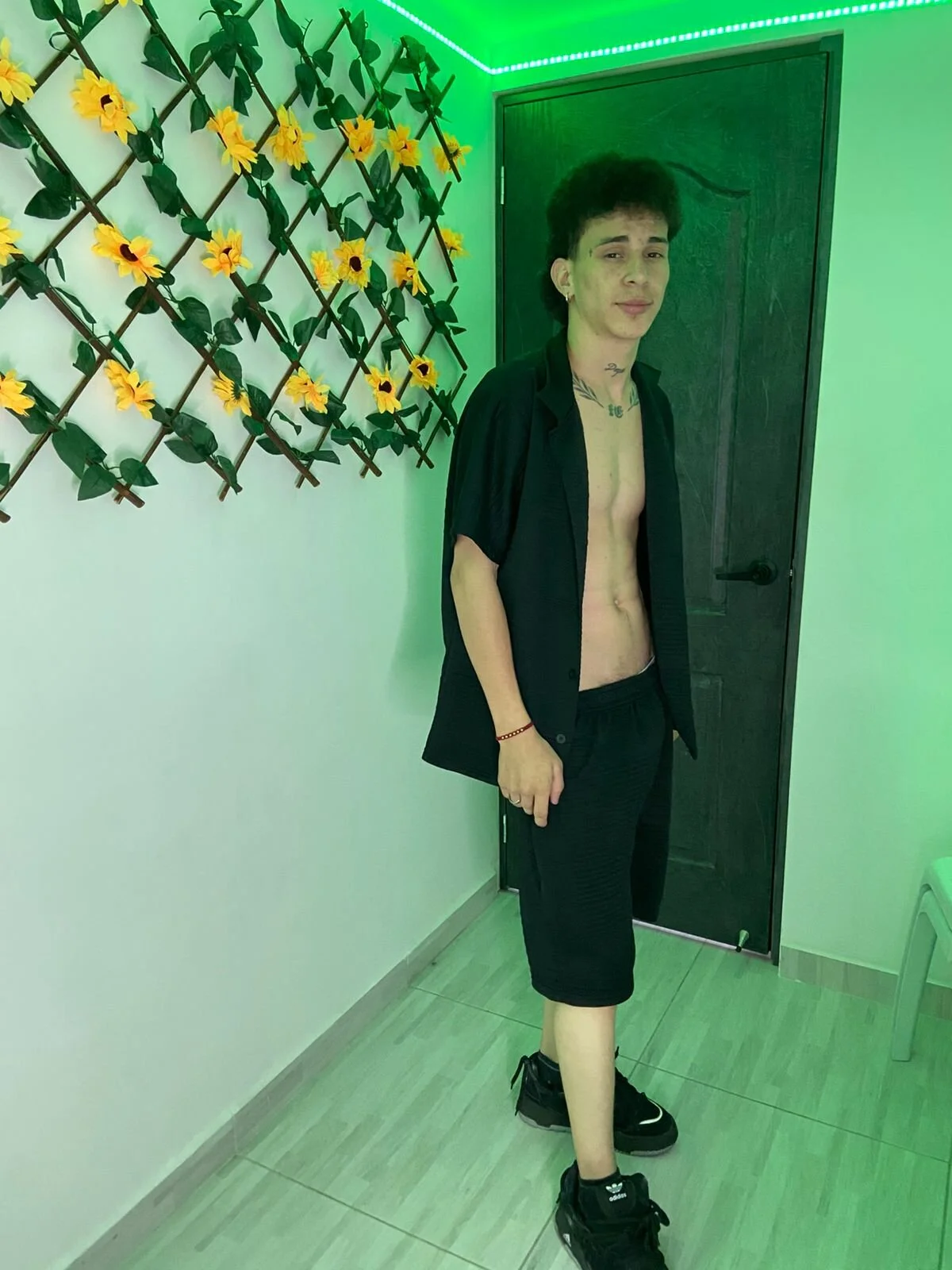 XXX Porn Photo of Nude Maxxx_bigcockx 9
