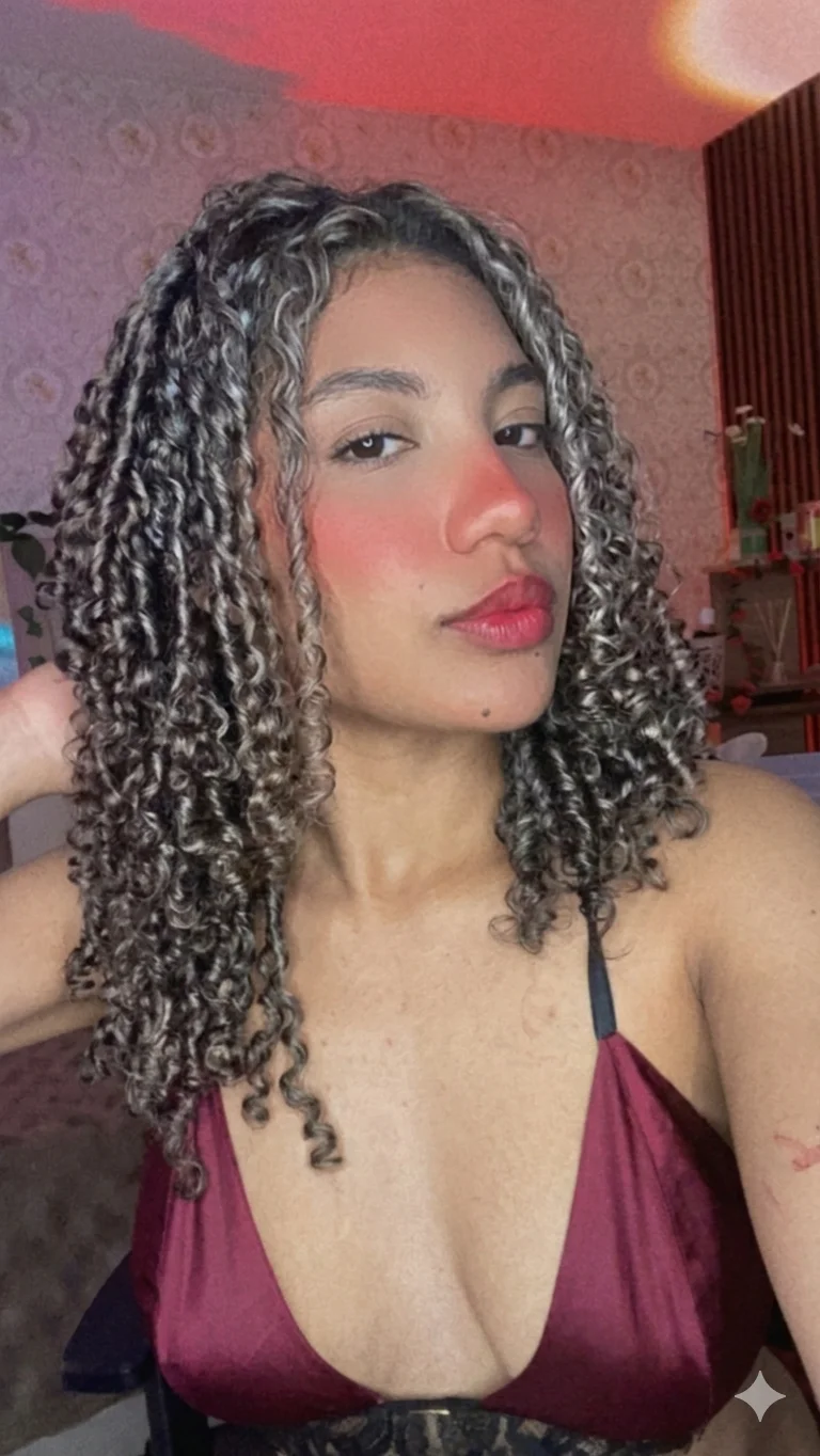 Daphnne_Curly