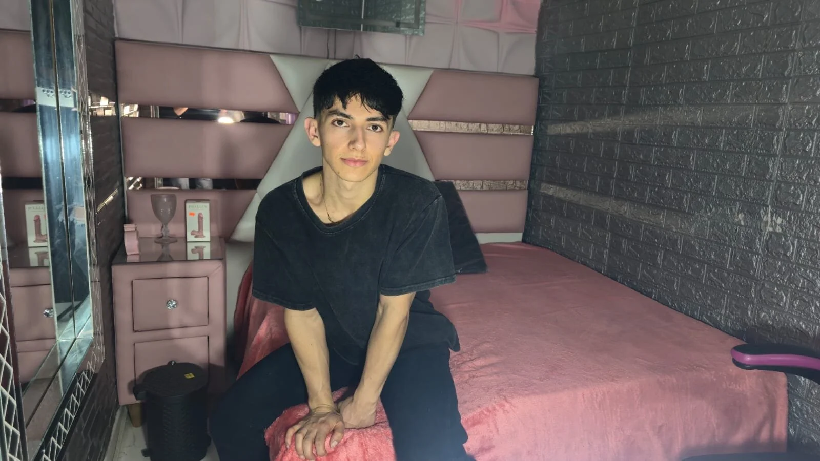XXX Porn Photo of Nude ElanGiraldo 5
