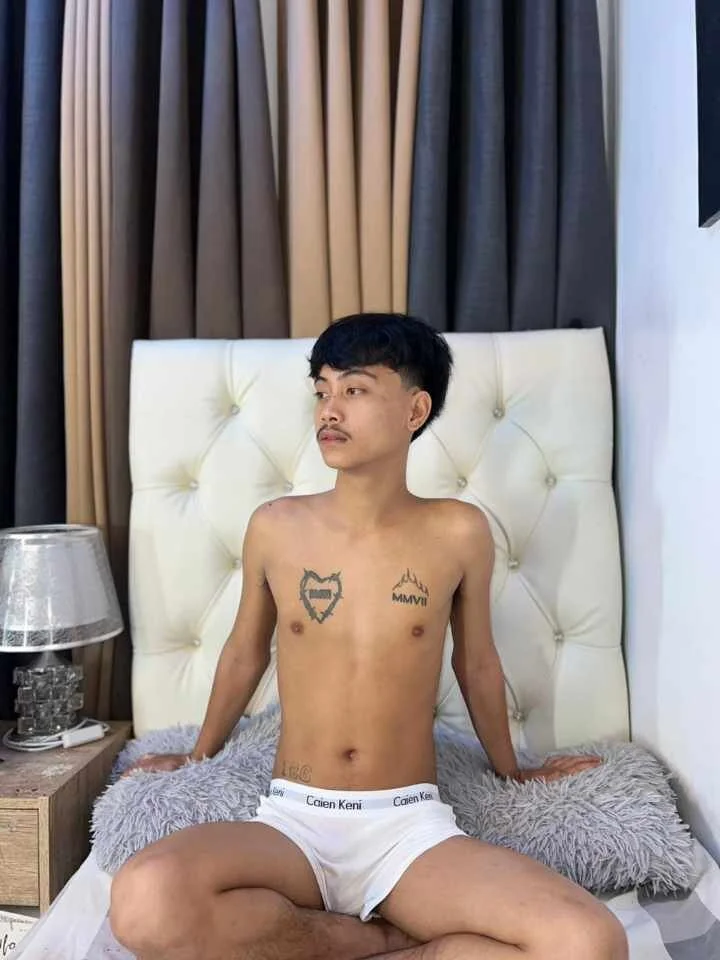 XXX Porn Photo of Nude hardcocktwink 1