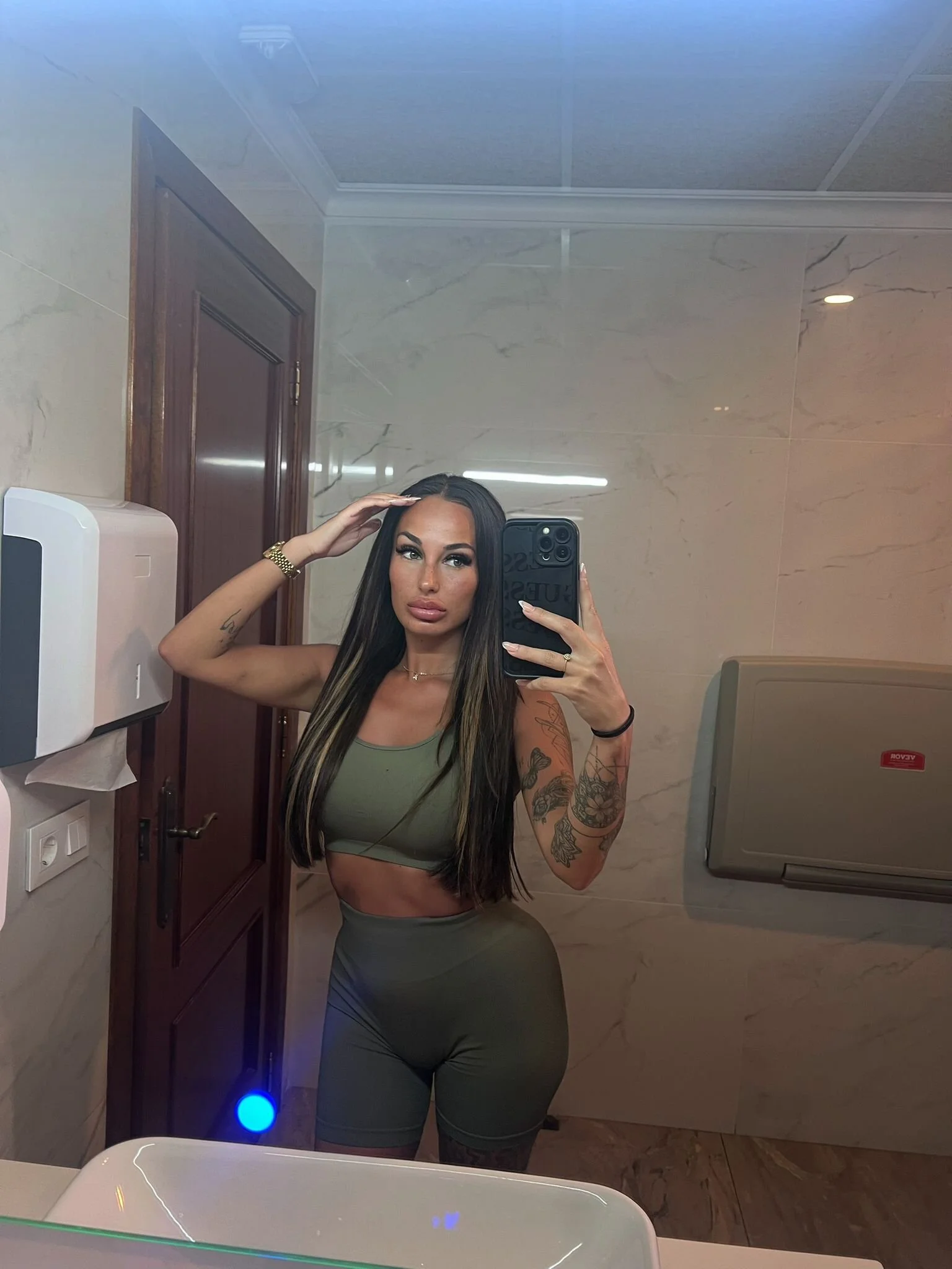 XXX Porn Photo of Nude Rosieredxox 7