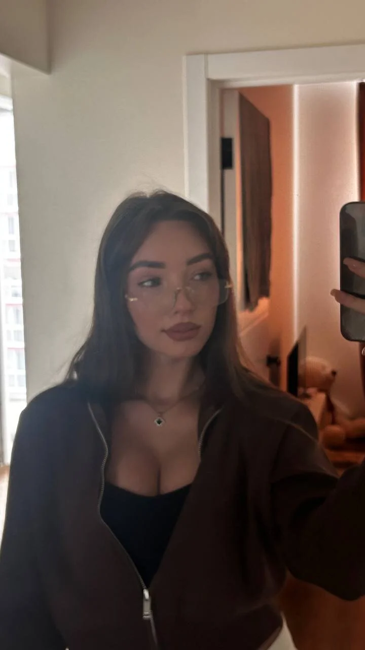 XXX Porn Photo of Nude Emilia_mala 1