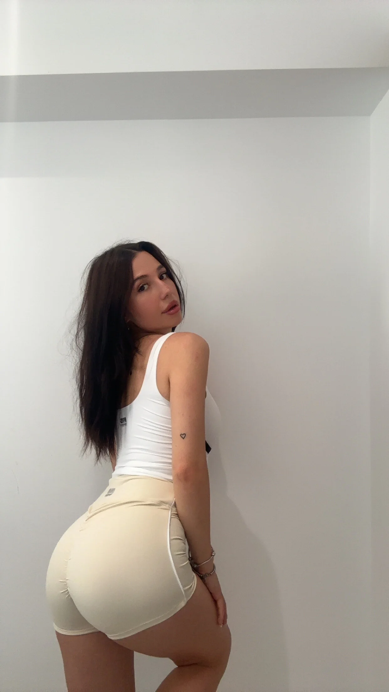 XXX Porn Photo of Nude InsideMia 34