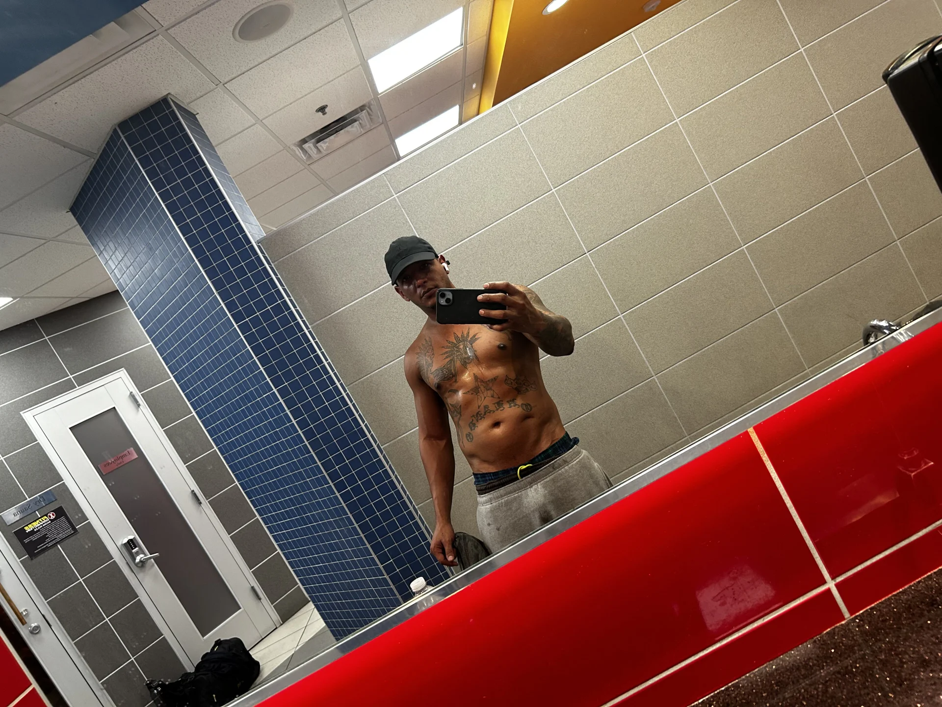 XXX Porn Photo of Nude King_tainopr 1