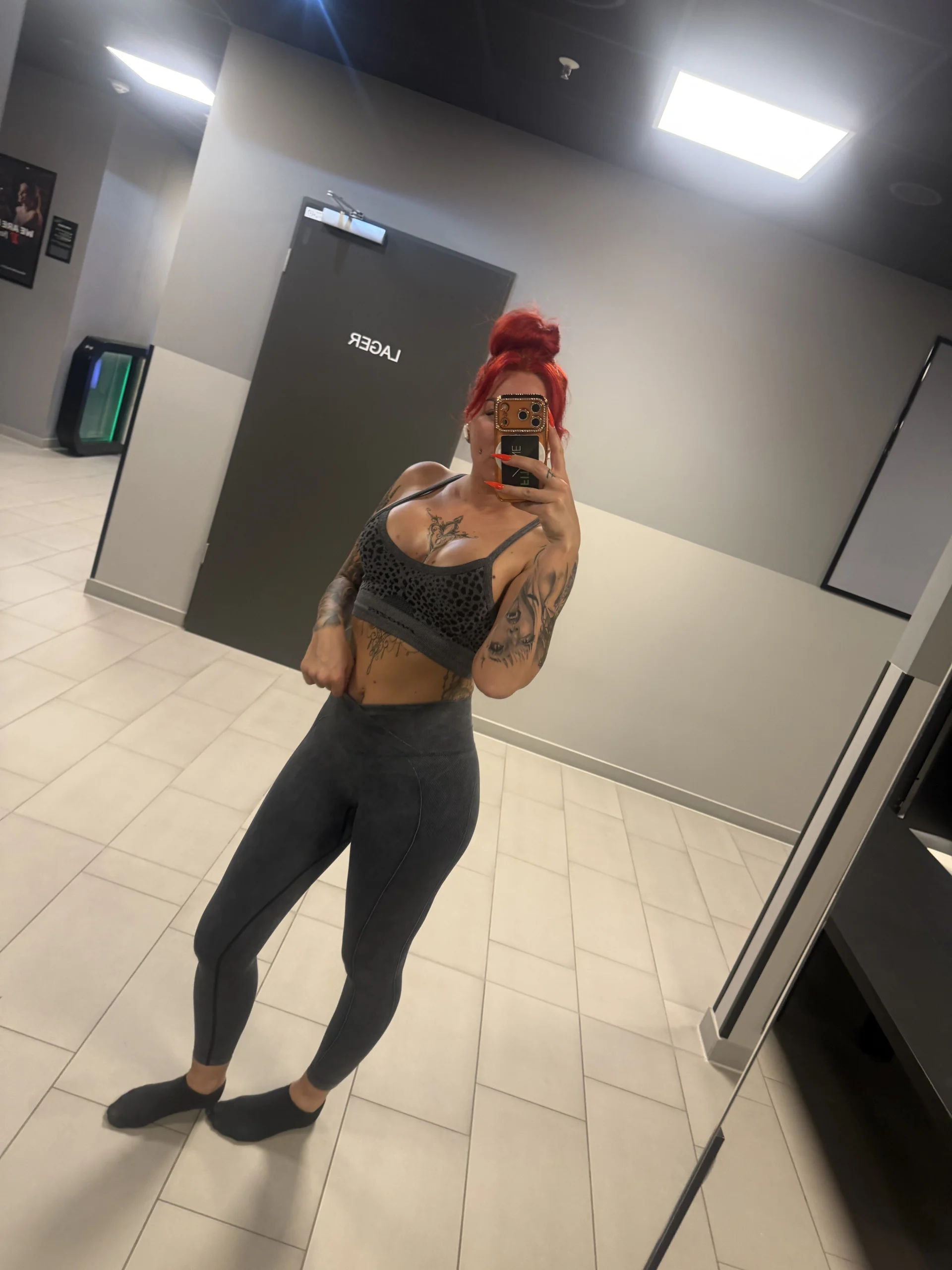 XXX Porn Photo of Nude MrsRedFoxy 25