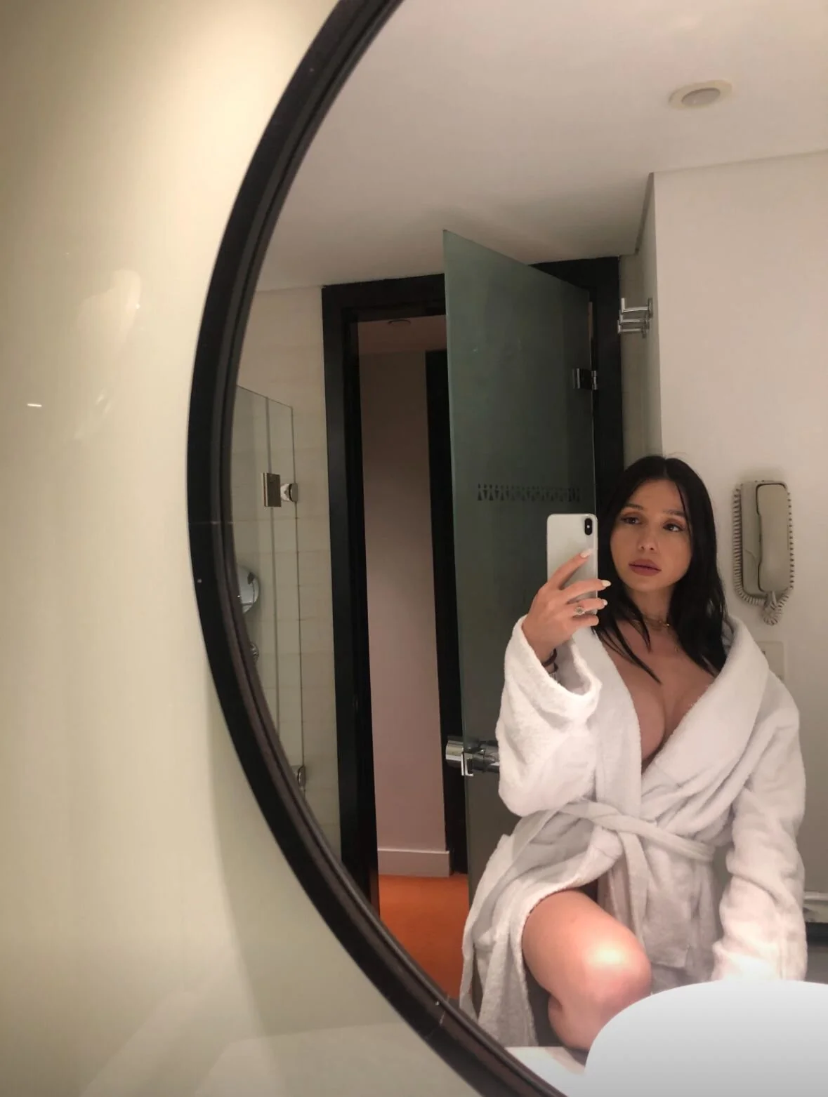XXX Porn Photo of Nude InsideMia 29