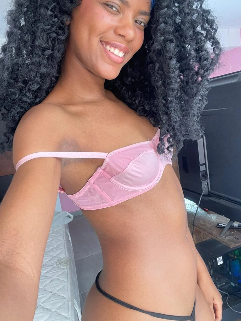 XXX Porn Photo of Nude KinkyCutie1 20