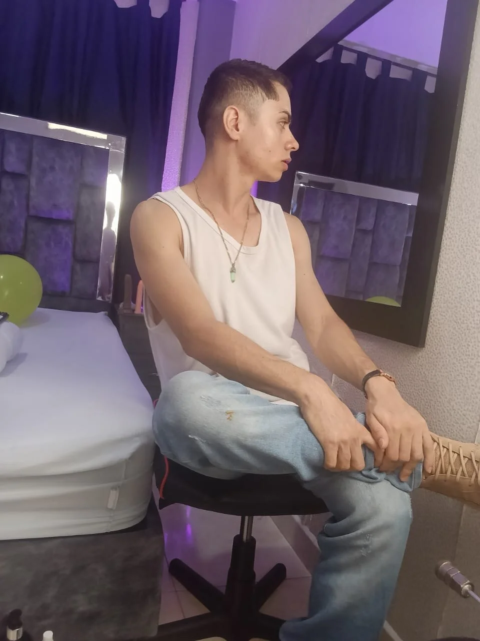 XXX Porn Photo of Nude LeoMonnroe 17