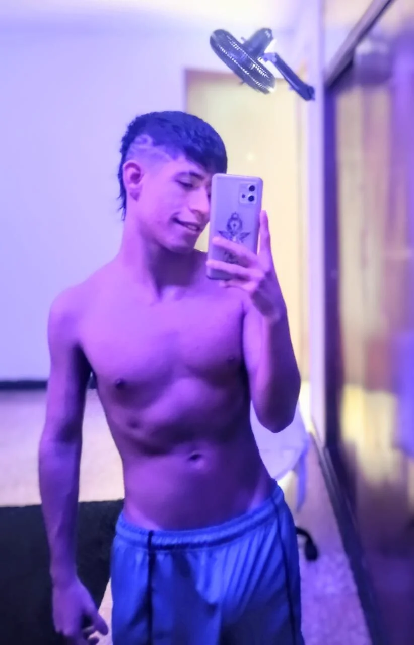 XXX Porn Photo of Nude dareck_18 40