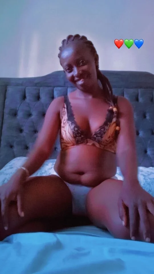 XXX Porn Photo of Nude Wetpussy303 3