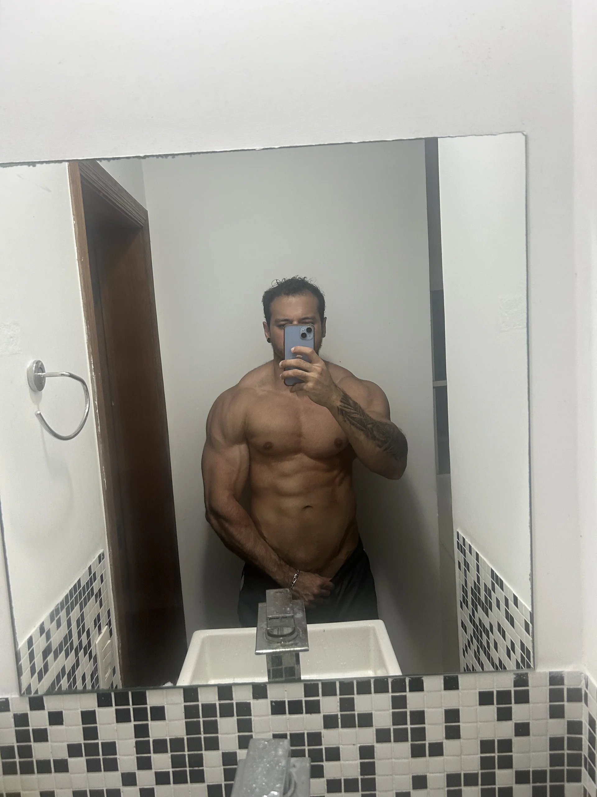 XXX Porn Photo of Nude Lucasfit24 13
