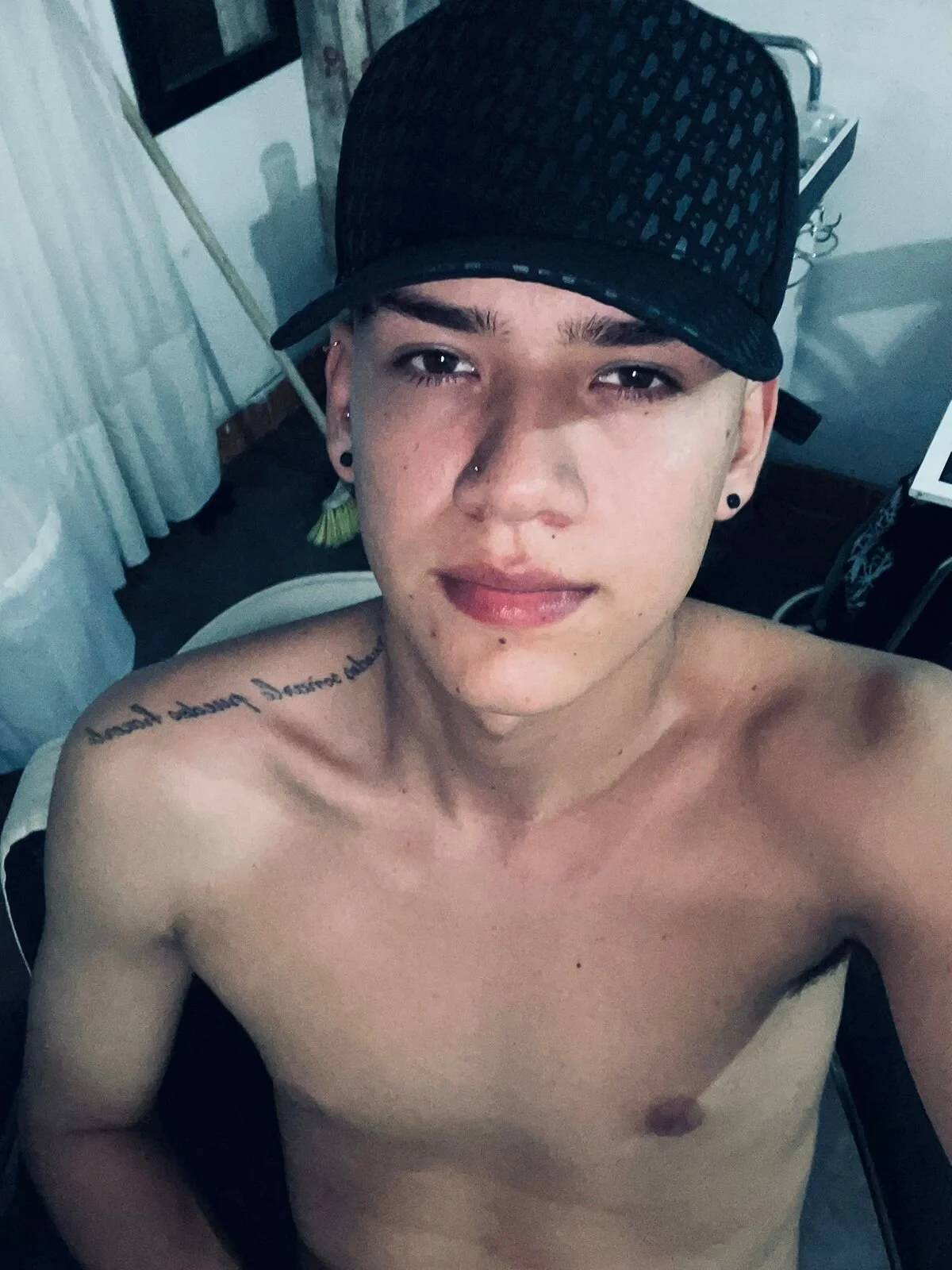 XXX Porn Photo of Nude maxthomson_boy 5