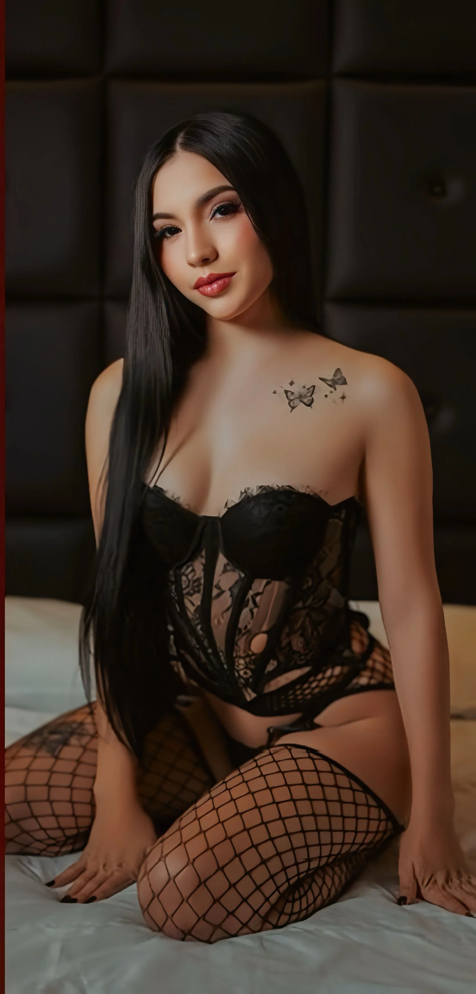 XXX Porn Photo of Nude LauKisses 3