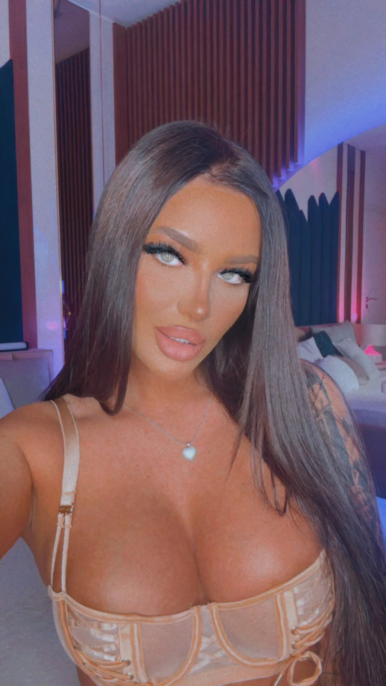 XXX Porn Photo of Nude OliviaNoirr 14
